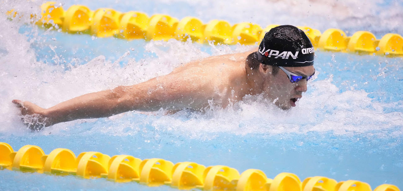 男子100メートルバタフライ決勝で力泳する水沼（撮影・鈴木みどり）