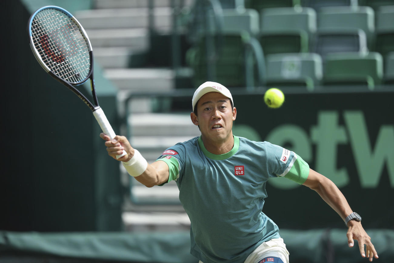 ノベンティ・オープン1回戦　プレーする錦織圭（AP）