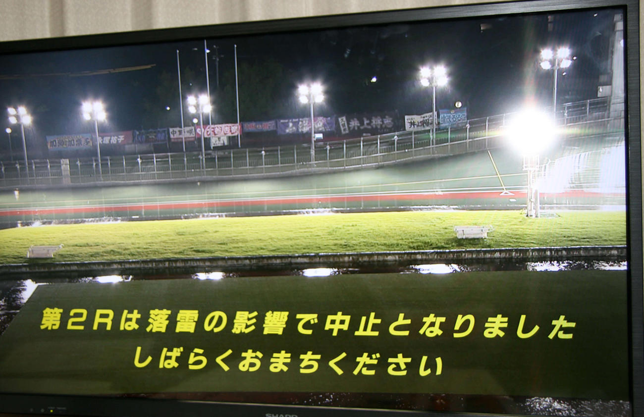 ガールズの1、2Rは落雷のため中心となった（撮影・秋山正則）