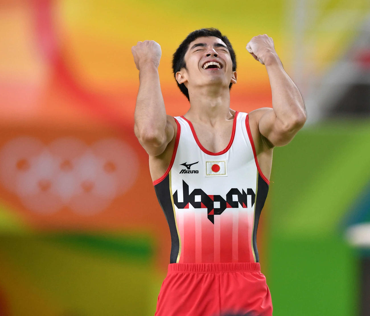 16年8月8日、リオデジャネイロ五輪体操・男子団体総合決勝で床運動の演技を終えガッツポーズを見せる白井健三