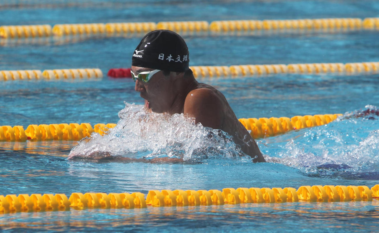 男子200メートル平泳ぎで大会新で優勝した日本文理・柳橋
