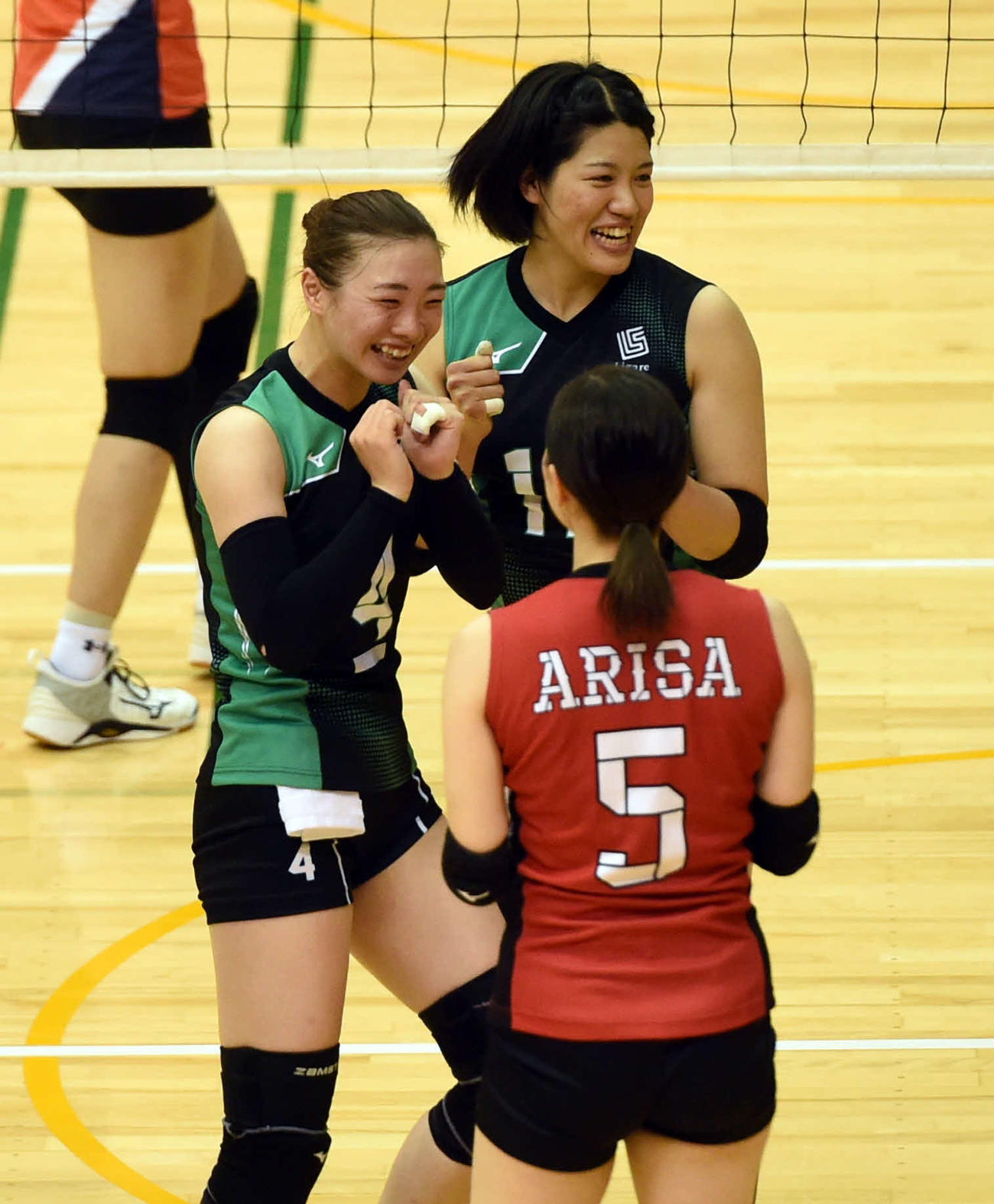 アランマーレ対リガーレ仙台　得点を喜ぶリガーレ仙台の選手たち（撮影・相沢孔志）