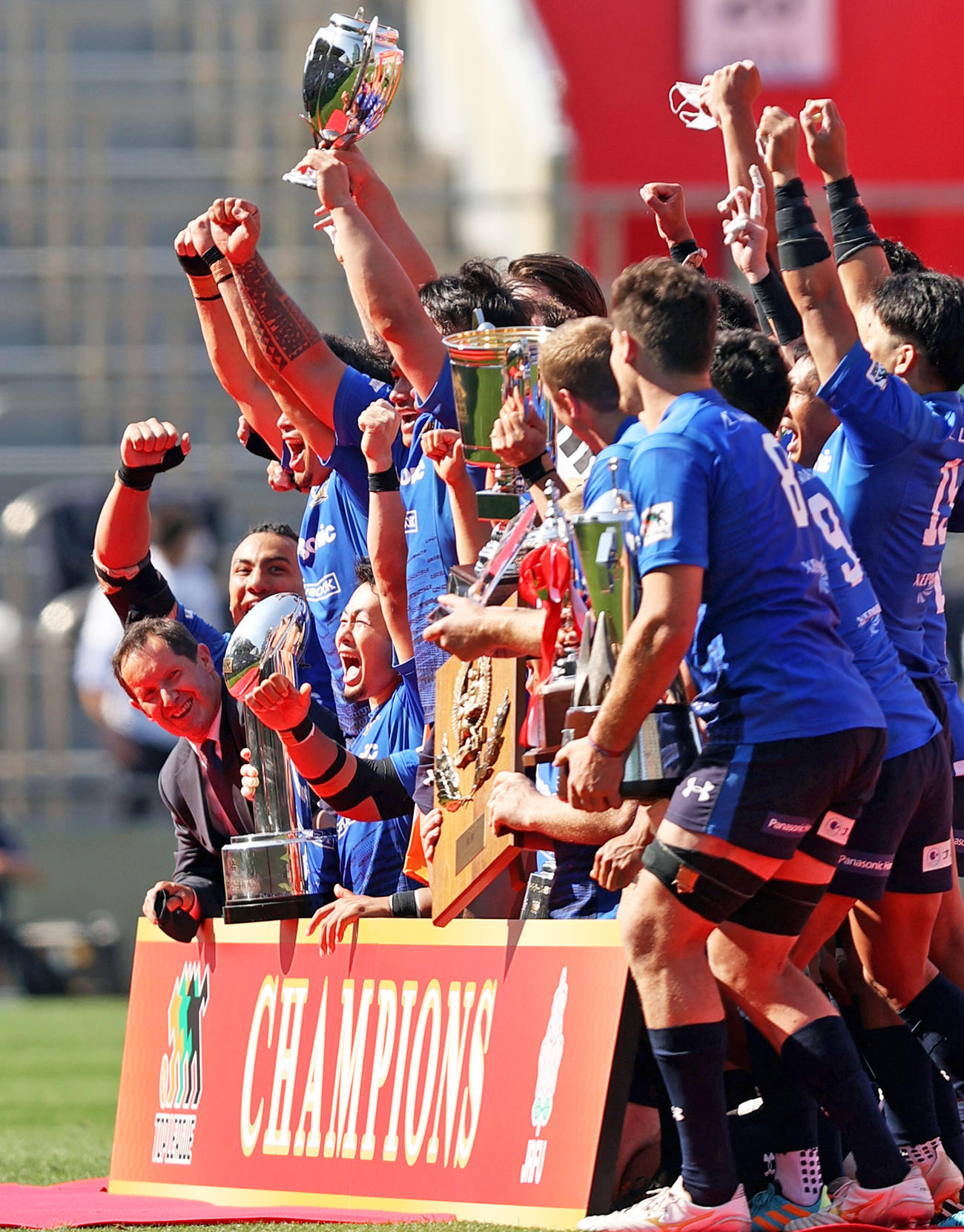 日本選手権兼トップリーグプレーオフトーナメント決勝を制したパナソニックの選手たち（2021年5月23日撮影）