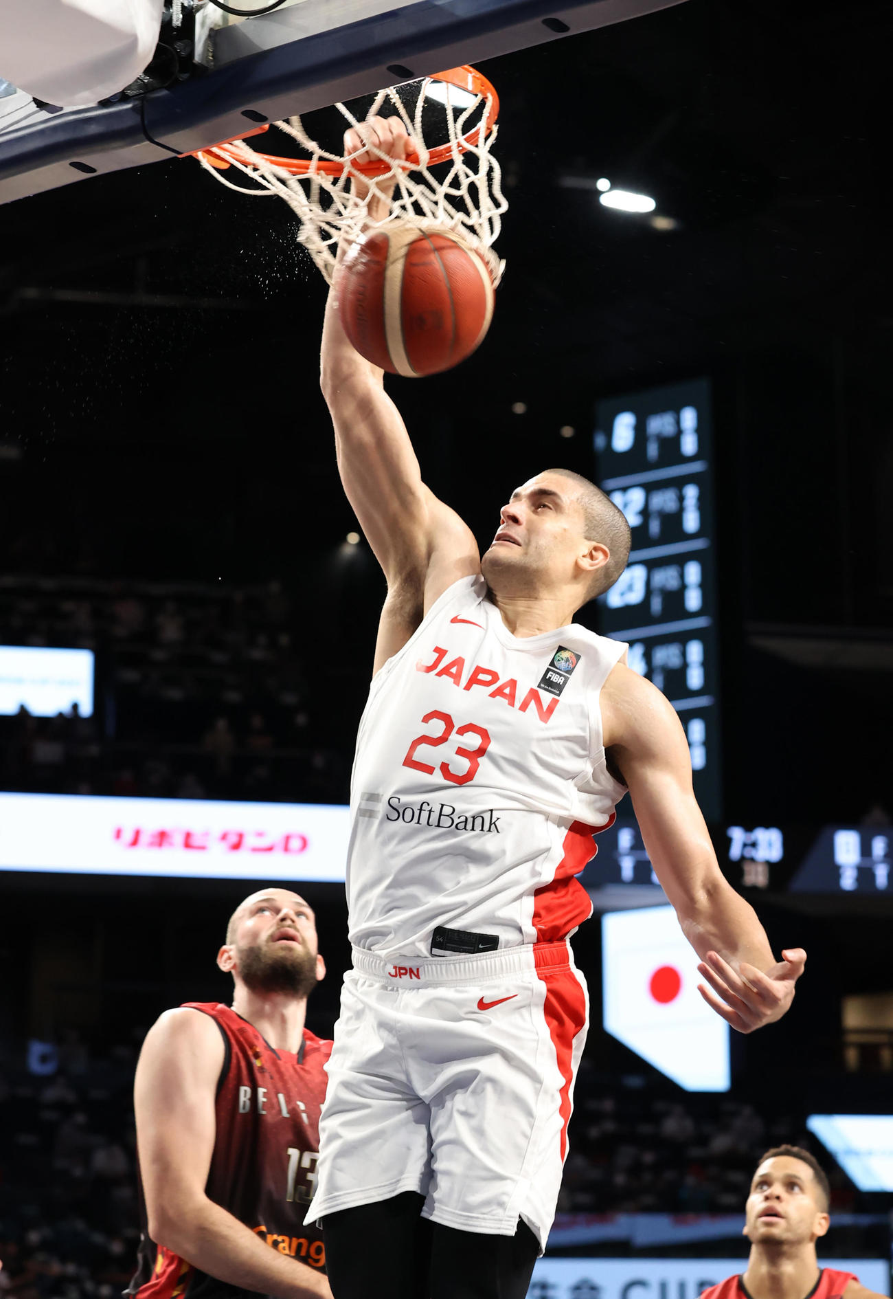 日本代表対ベルギー代表　第1Q、ダンクシュートを決めるギャビン（代表撮影）