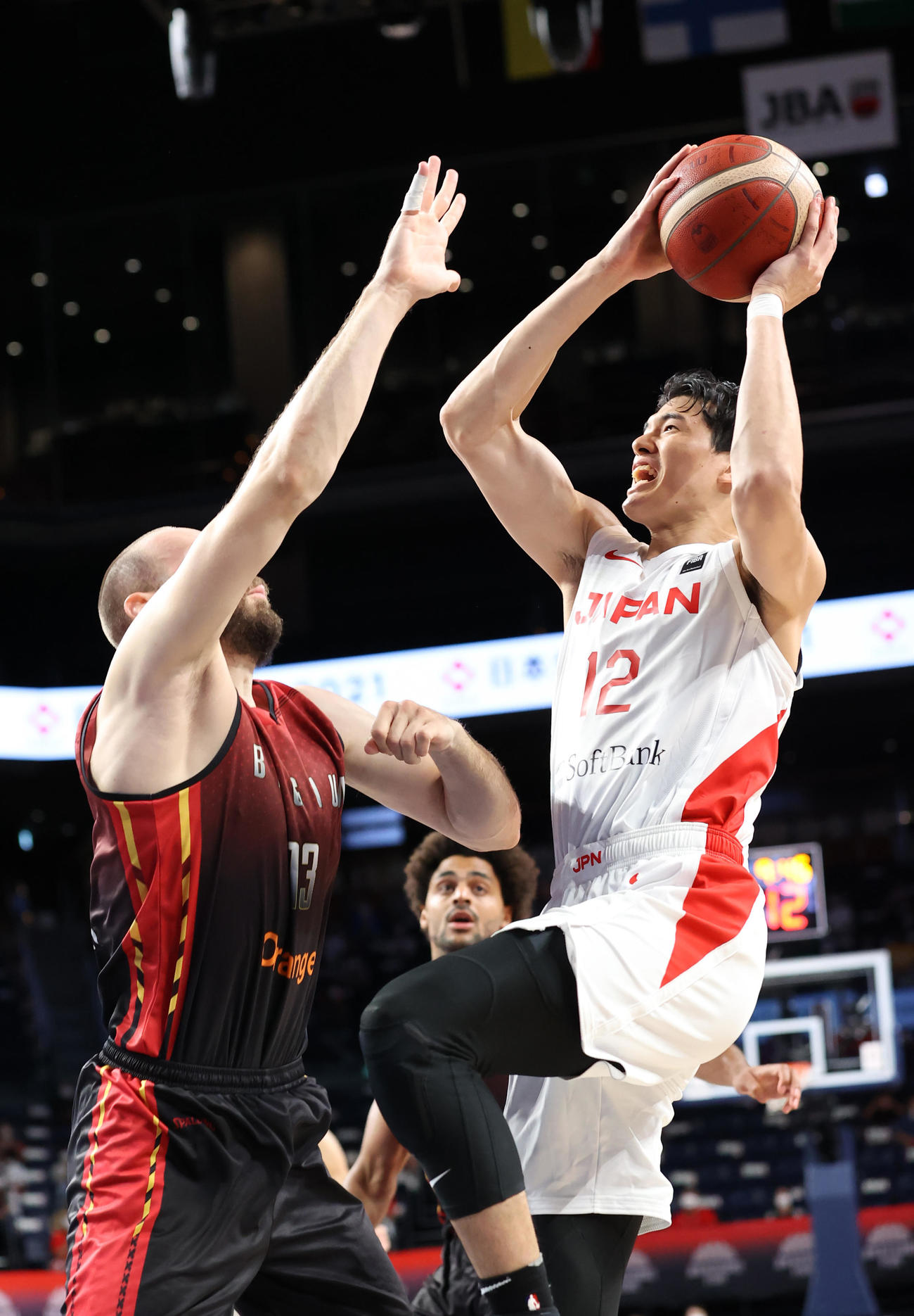 日本代表対ベルギー代表　第1Q、シュートを決める渡辺雄太（代表撮影）
