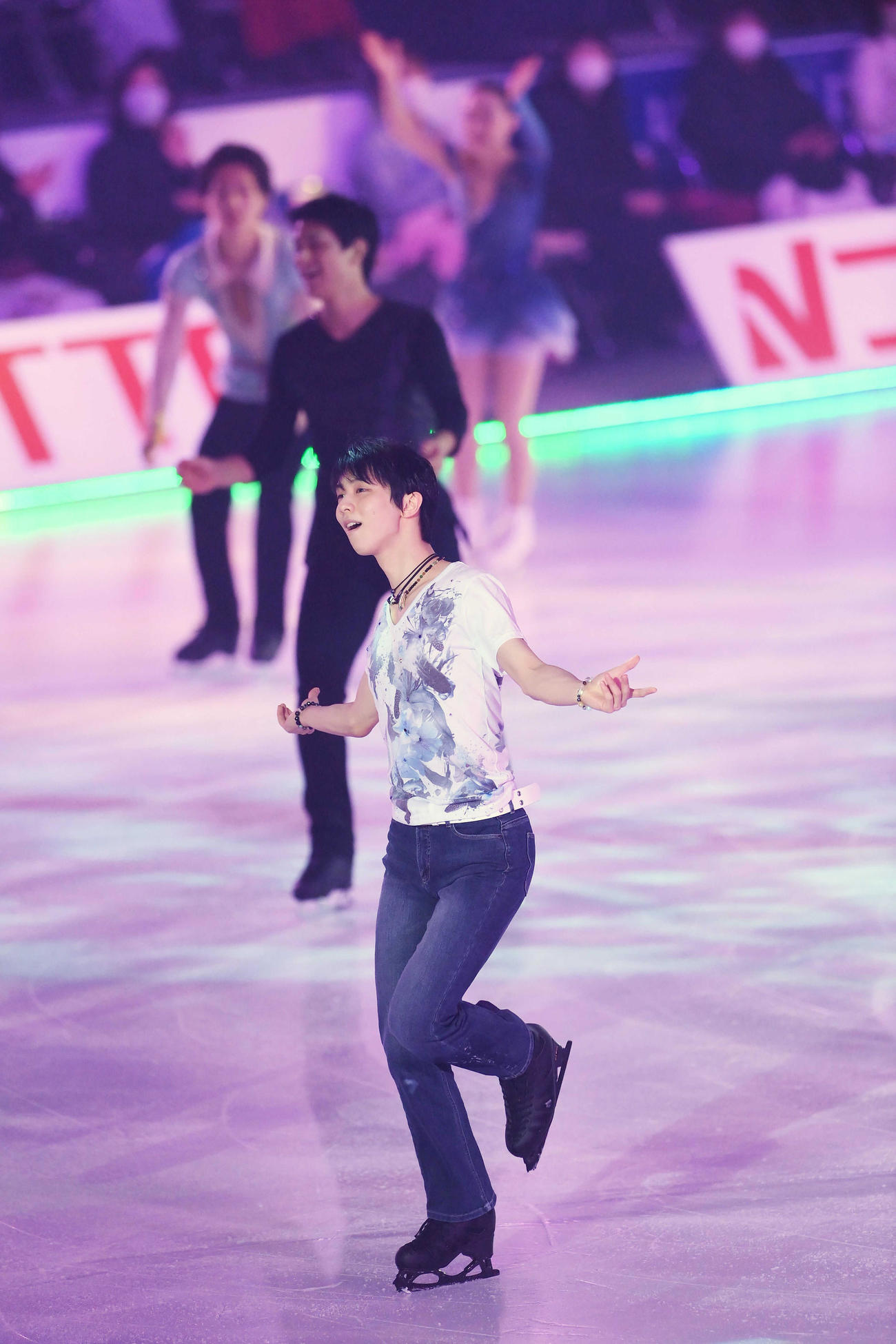 「ドリーム・オン・アイス2021」のオープニングに登場した羽生（代表撮影）