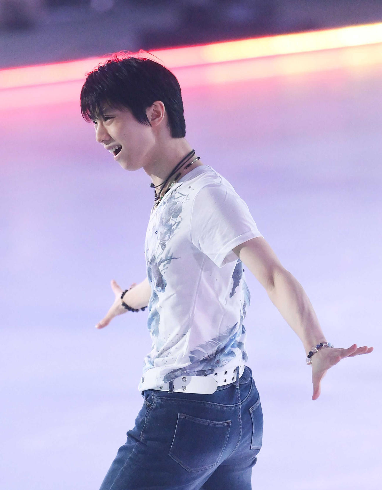 「ドリーム・オン・アイス2021」のオープニングに登場した羽生（代表撮影）