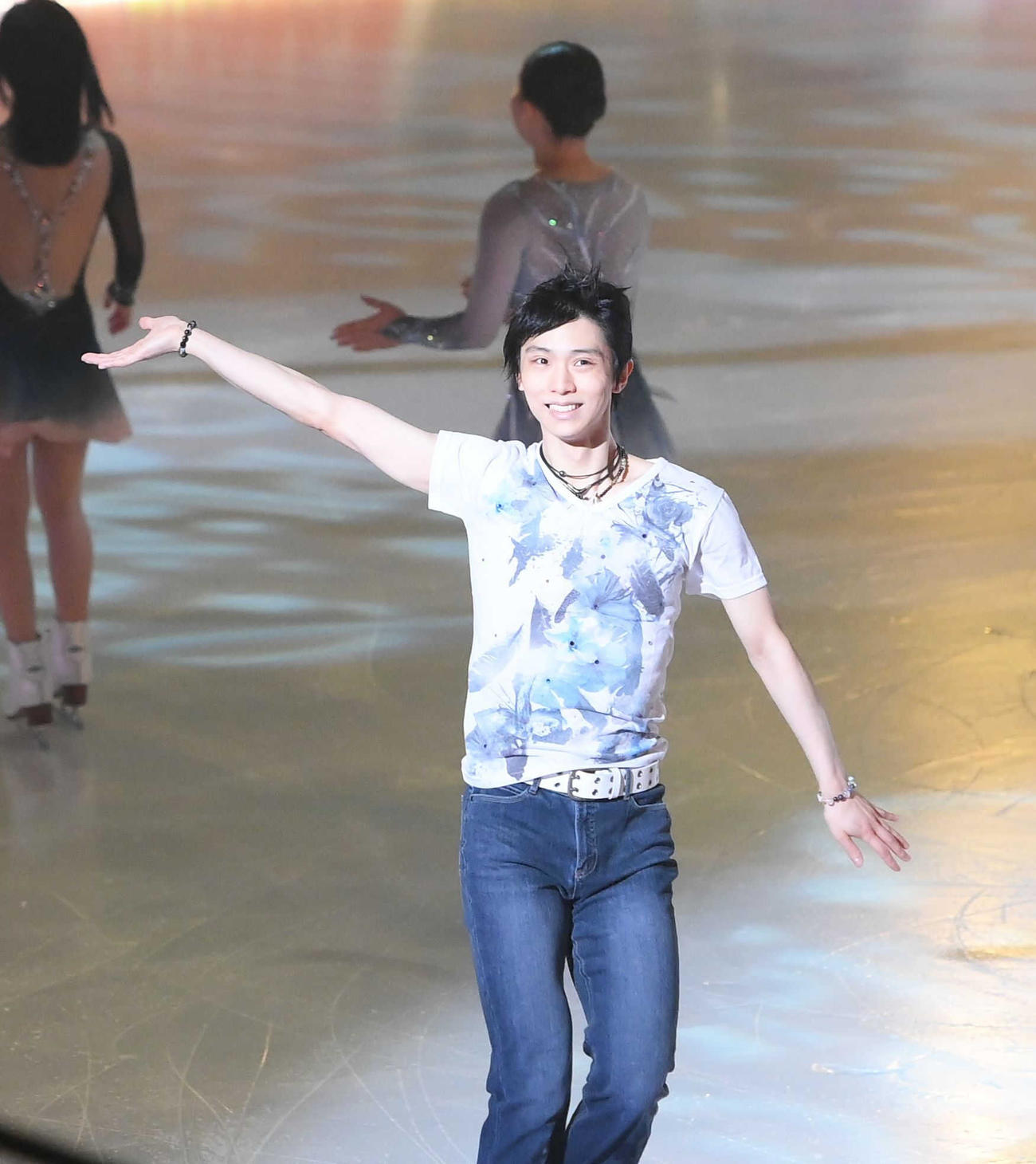 「ドリーム・オン・アイス2021」のオープニングに登場した羽生（代表撮影）