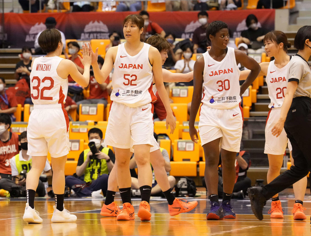 日本対プエルトリコ　プエルトリコ戦に勝利した女子日本代表の選手たち（代表撮影）
