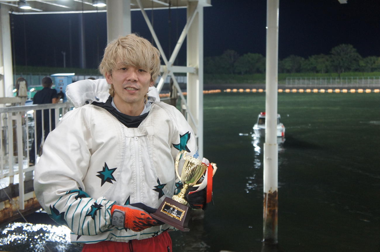 権藤俊光がイン速攻でデビュー初優勝を飾った