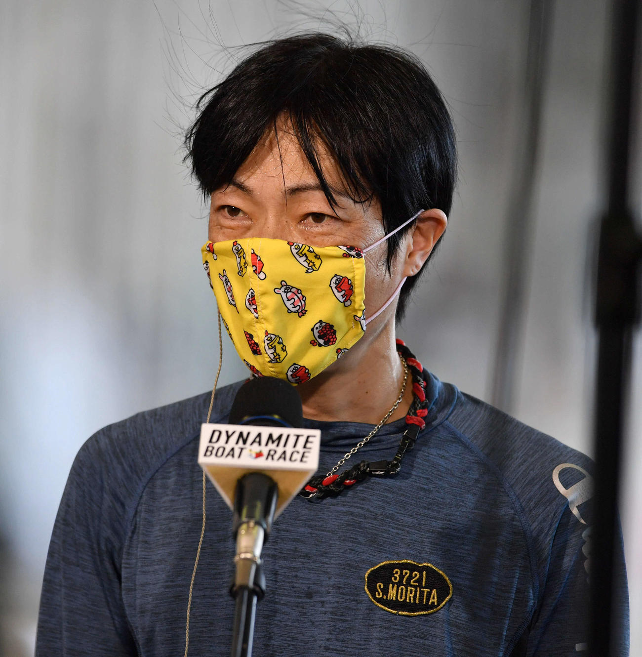 SGオーシャンカップ1日目　11Rの勝利インタビューを受ける3721守田俊介（撮影・岩下翔太）