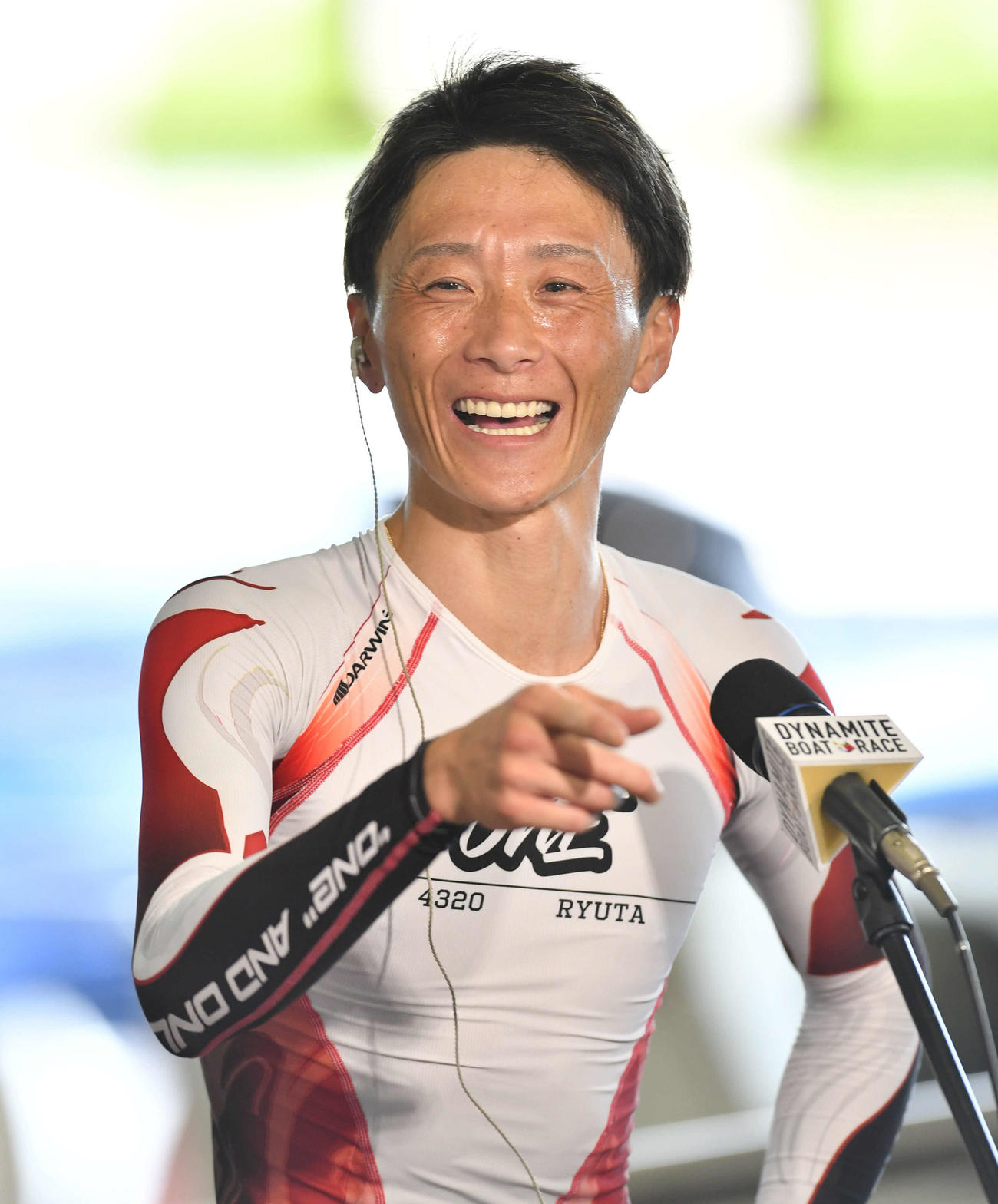 SGオーシャンカップ4日目　10Rの勝利インタビューで笑顔を見せる峰竜太（撮影・岩下翔太）