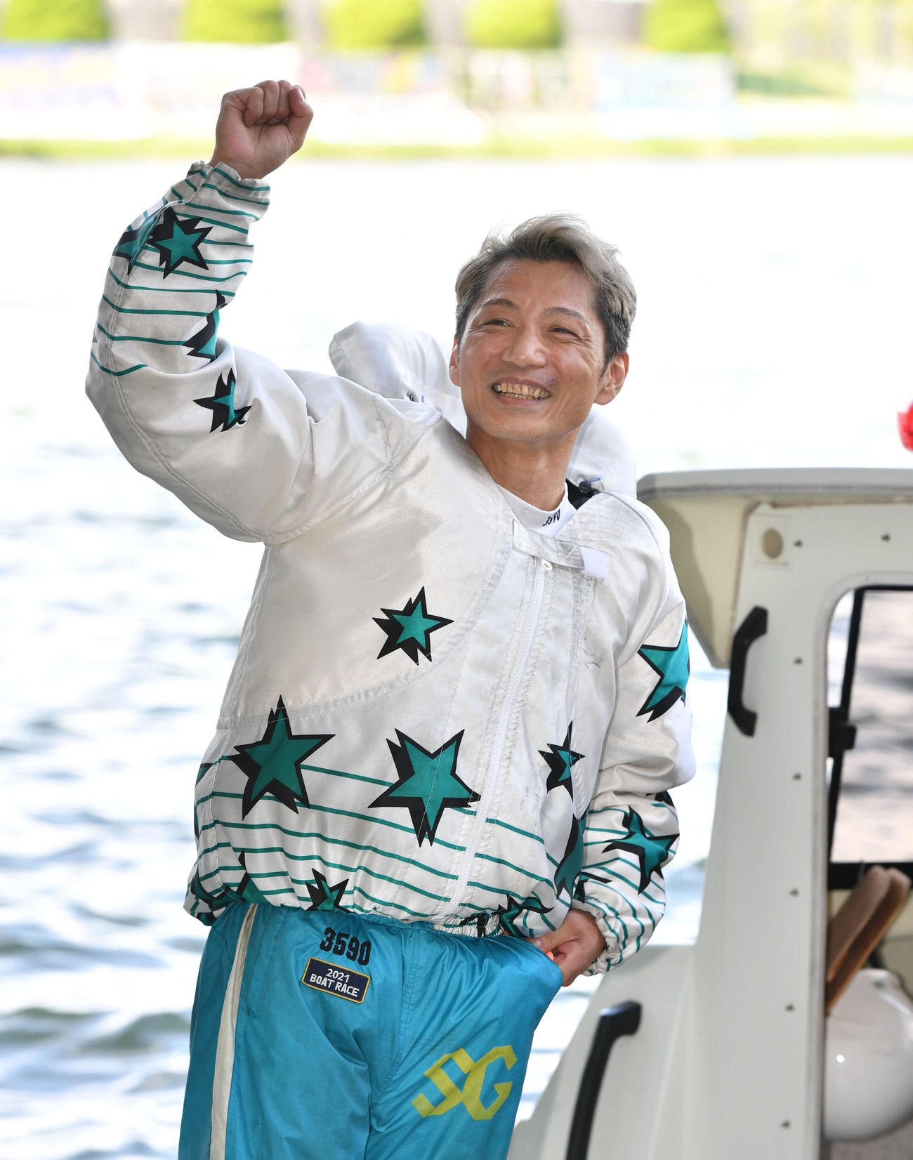SGオーシャンカップ最終日　12R優勝戦を制し、笑顔でガッツポーズする浜野谷憲吾（撮影・岩下翔太）