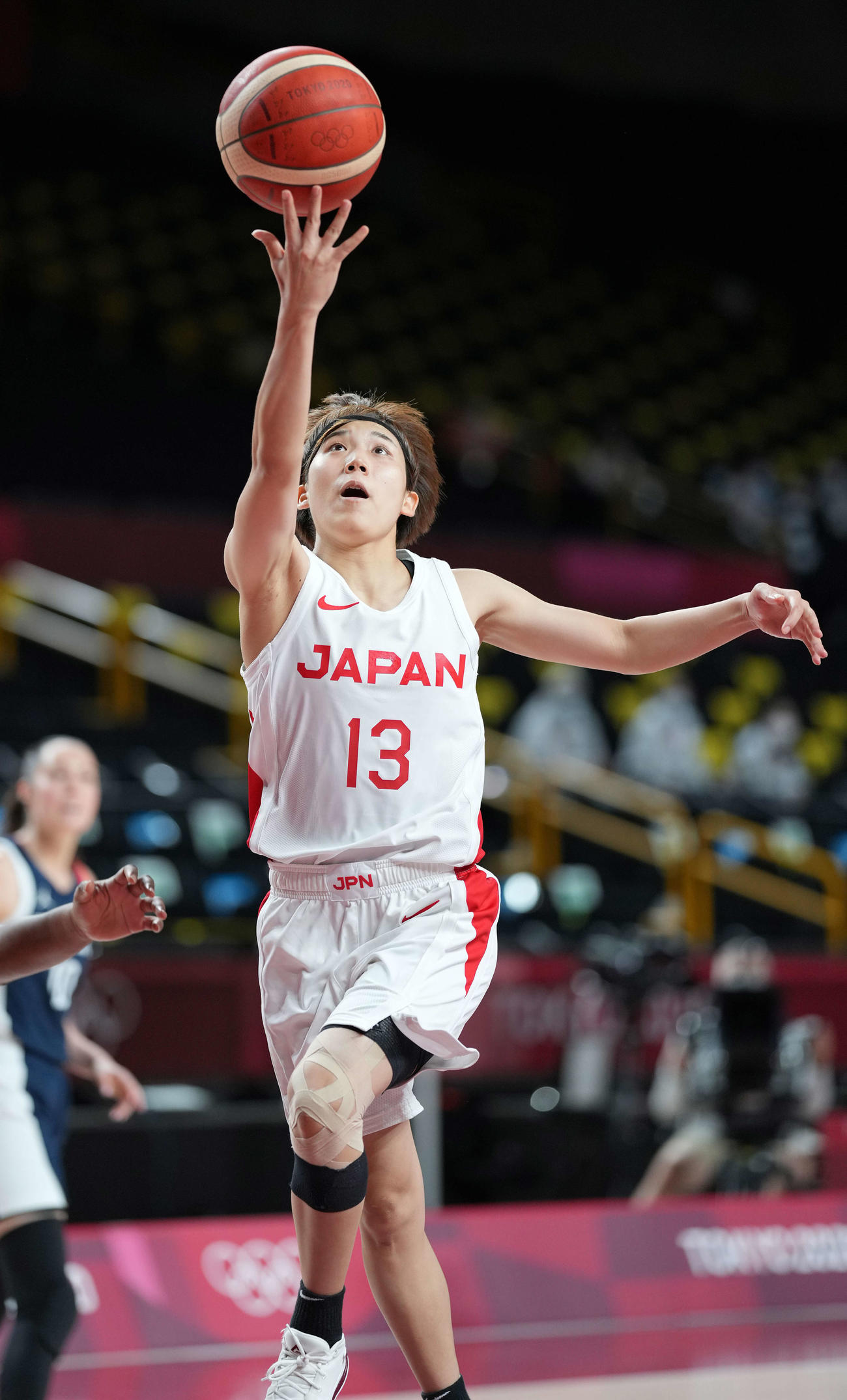 日本対フランス　第2Q、シュートを決める町田（撮影・鈴木みどり）
