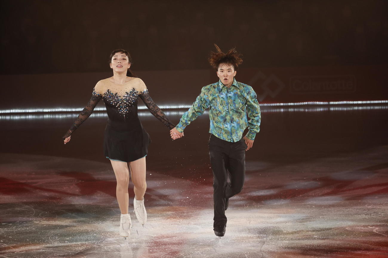 ザ・アイスで演技する友野一希（右）と本郷理華さん（C）THE ICE 2021／Koichi Nakamura