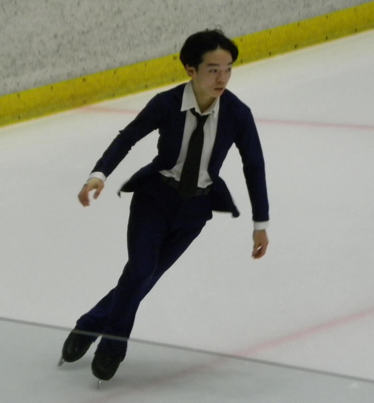 げんさんサマーカップの男子ショートプログラムに向けて準備する鍵山優真（撮影・松本航）