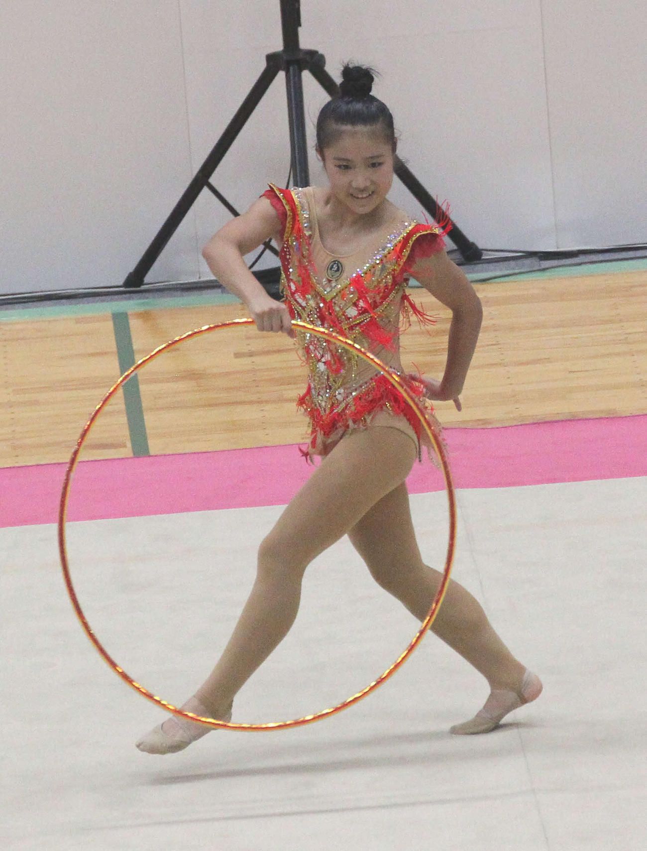 フープの演技をする関根学園・青木
