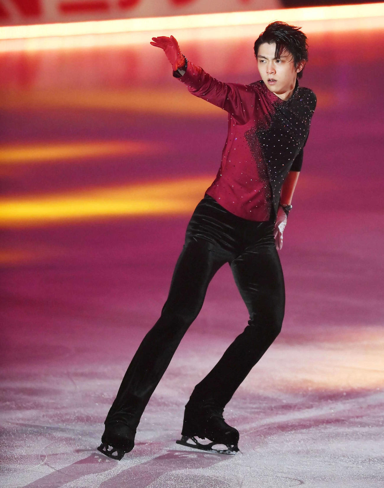 21年7月9日、「ドリーム・オン・アイス2021」で華麗に滑る羽生結弦（代表撮影）