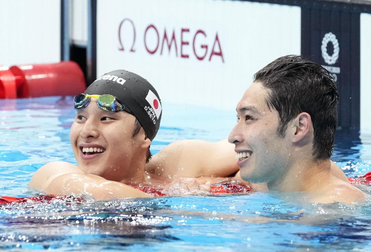 東京五輪の男子200メートル個人メドレーで6位の萩野公介（右）と4位の瀬戸大也