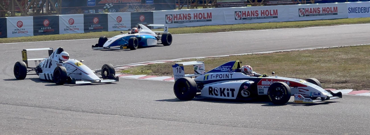 デンマークF4選手権の第7～9戦に臨んだJuju（右）（NODA RACING提供）