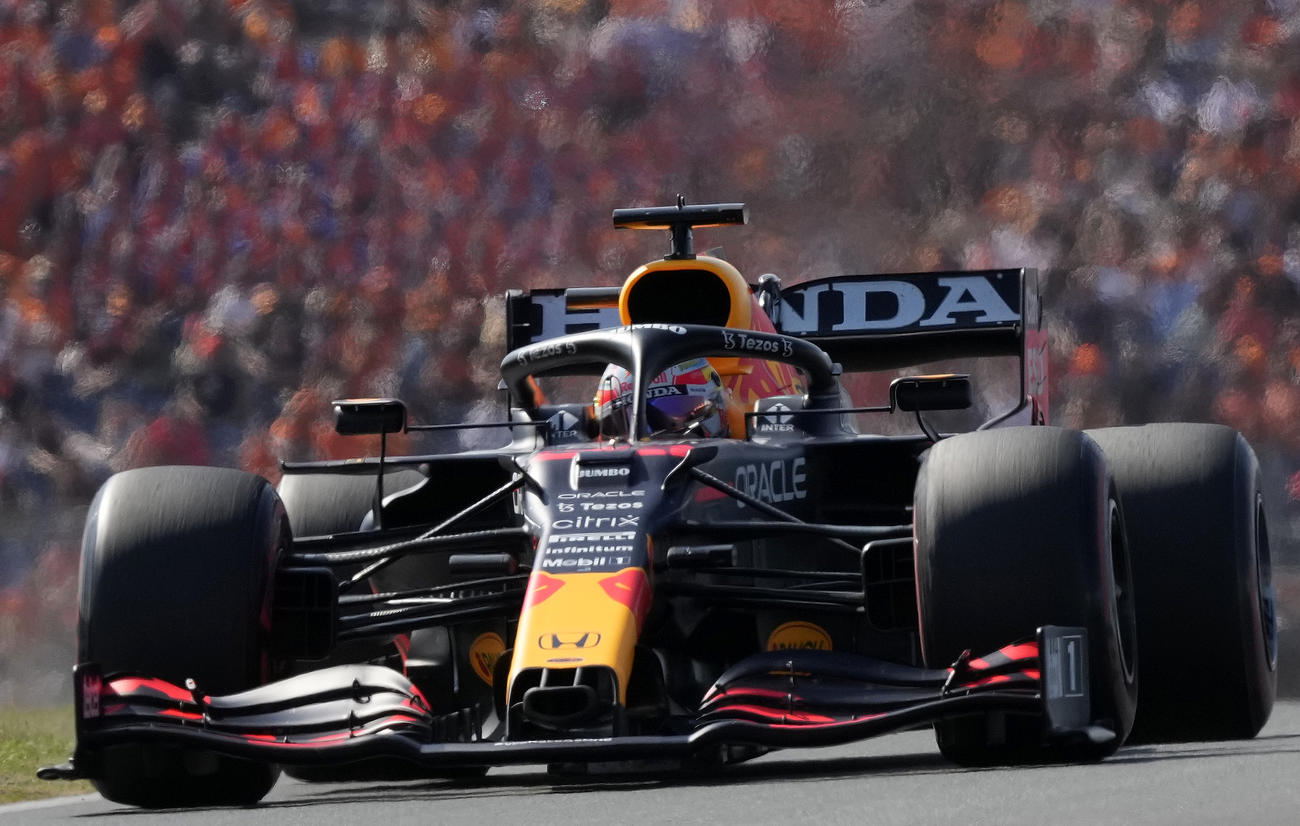 優勝を飾ったフェルスタッペン（AP）