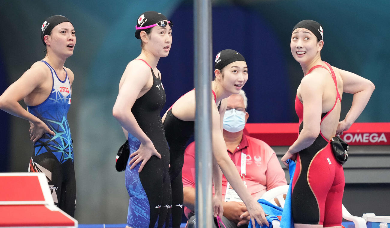 女子400メートルリレー予選　左から大本里佳、酒井夏海、池江璃花子、五十嵐千尋（2021年7月24日撮影）