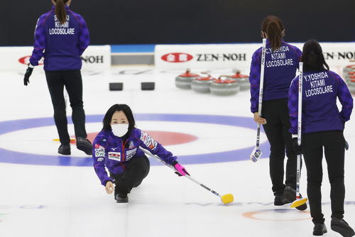試合前に公式練習するロコ・ソラーレの藤沢五月（代表撮影）