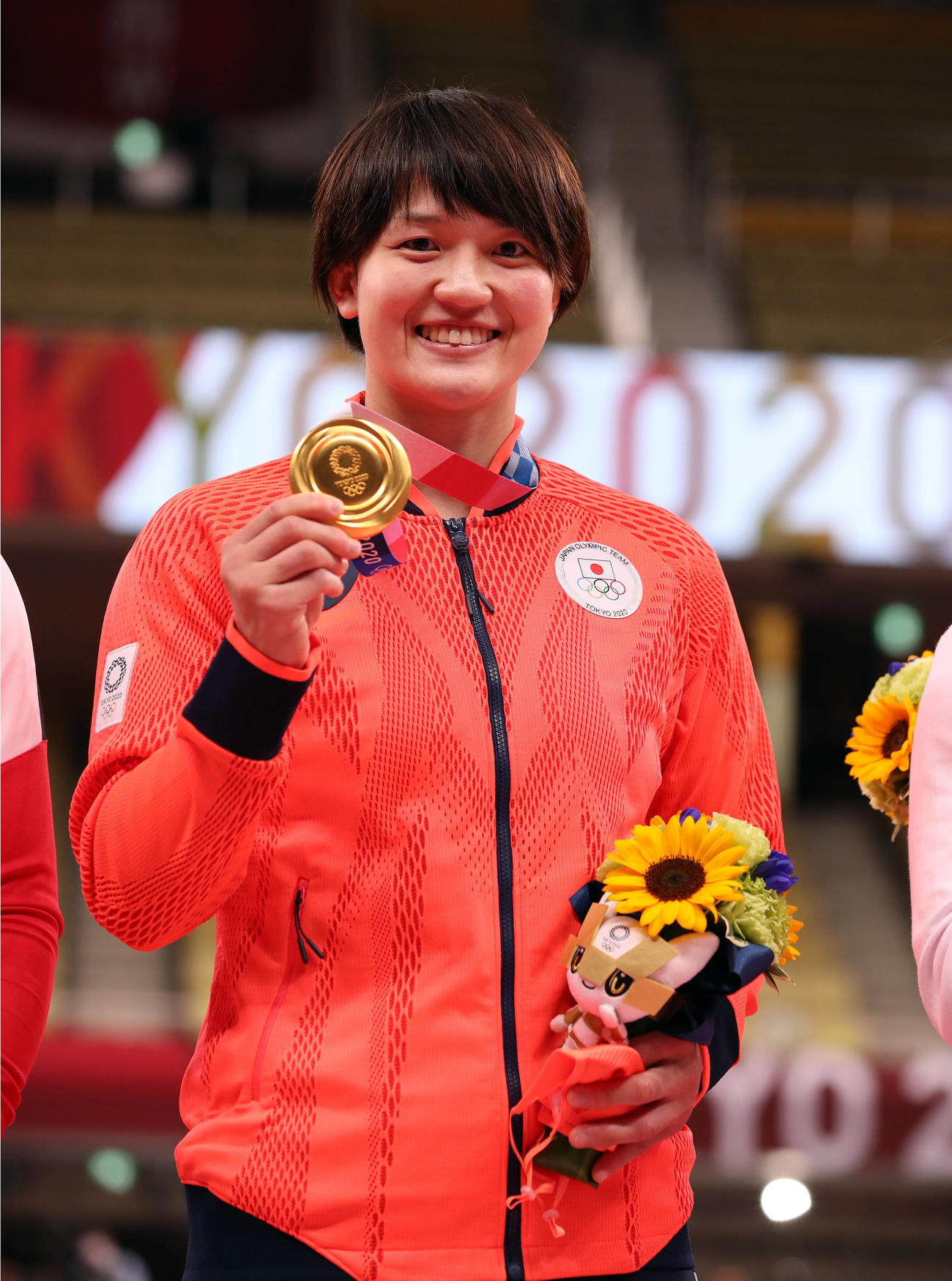 柔道女子70キロ級で金メダルを獲得して笑顔の新井（2021年7月28日撮影）