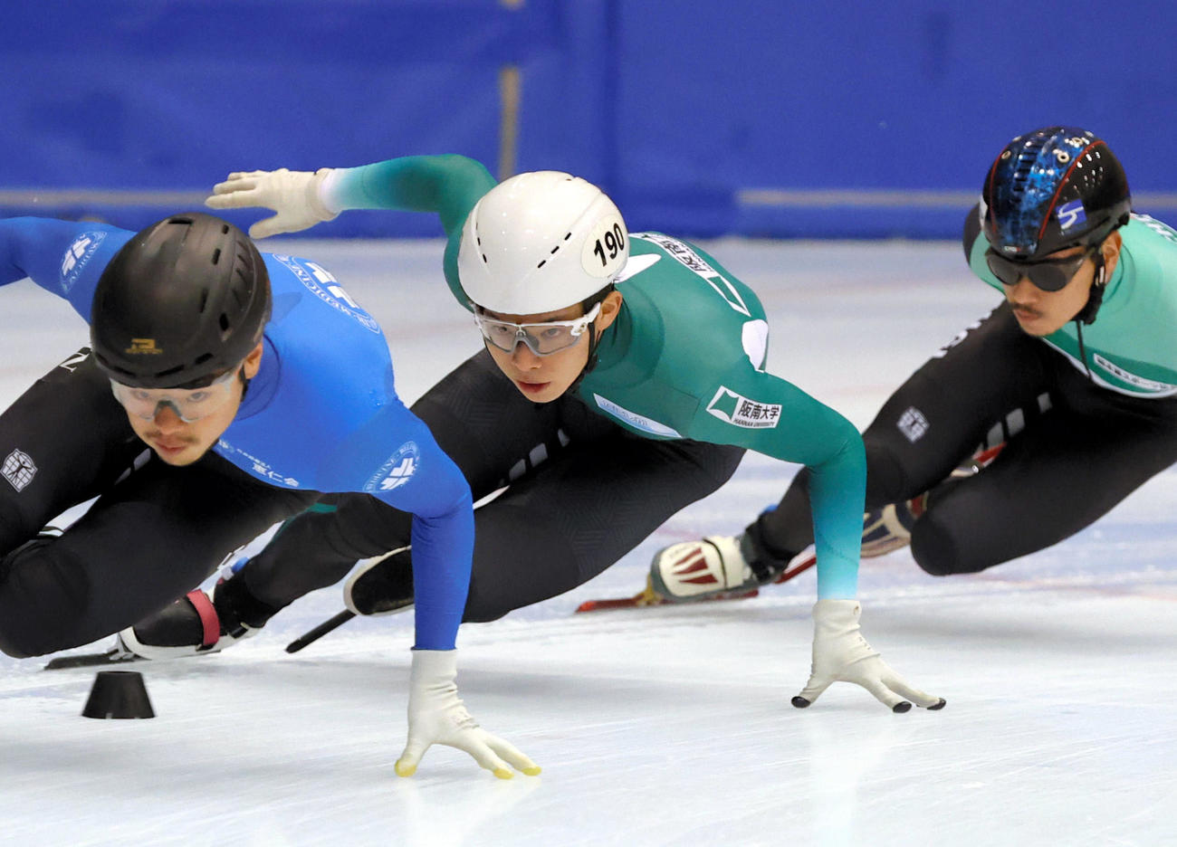 公開練習で滑走する宮田将吾（中央）。左は菊池耕太。右は齋藤慧（代表撮影）