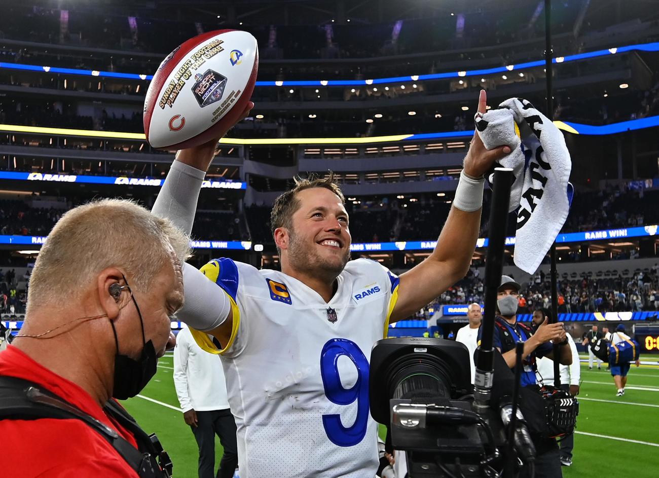 ベアーズに勝利しガッツポーズするラムズのQBスタッフォード（USA TODAY）