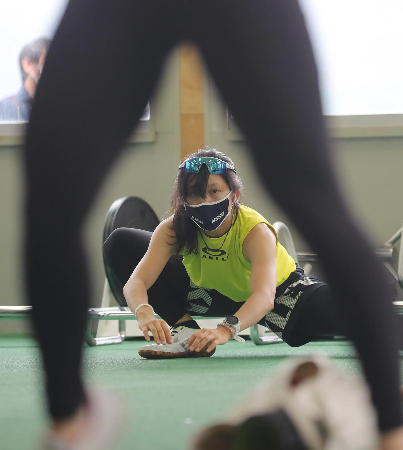 ストレッチを行う高木美（撮影・垰建太）