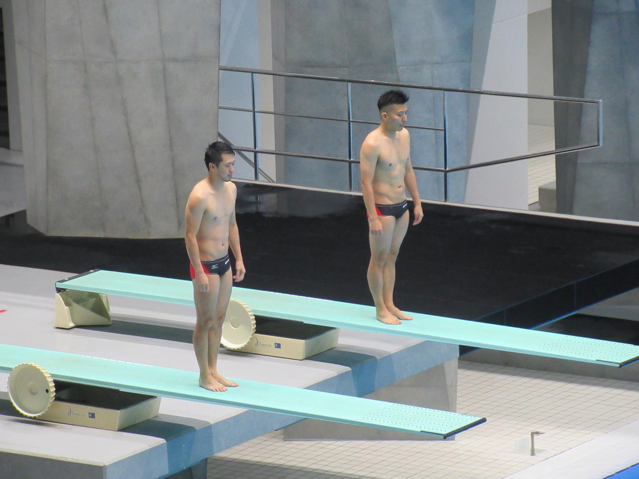五輪後初試合に出場した寺内健（右）と坂井丞（撮影・益田一弘）