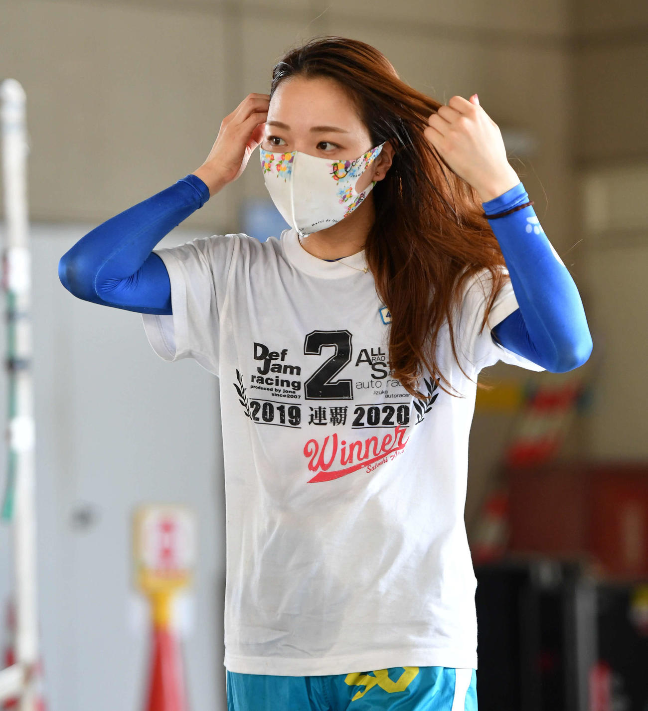 8Rの勝利インタビューへ向かう大山千広（撮影・岩下翔太）
