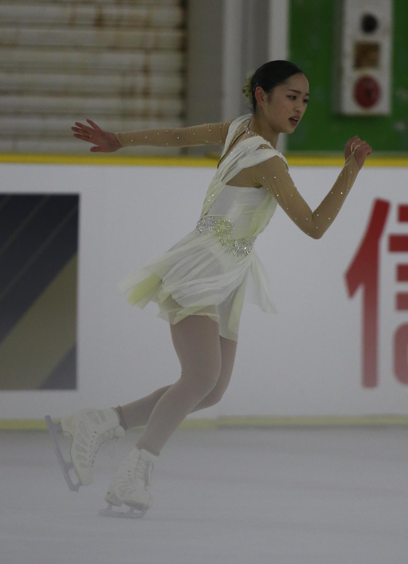 中四国九州フィギュアスケート選手権大会　ジュニア女子で華麗な演技を見せる江川マリア（撮影・菊川光一）