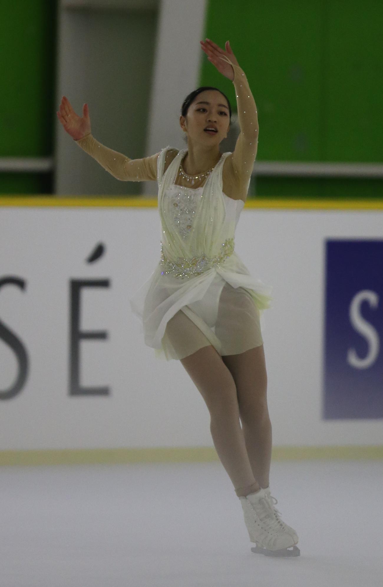 中四国九州フィギュアスケート選手権大会　ジュニア女子で華麗な演技を見せる江川マリア（撮影・菊川光一）