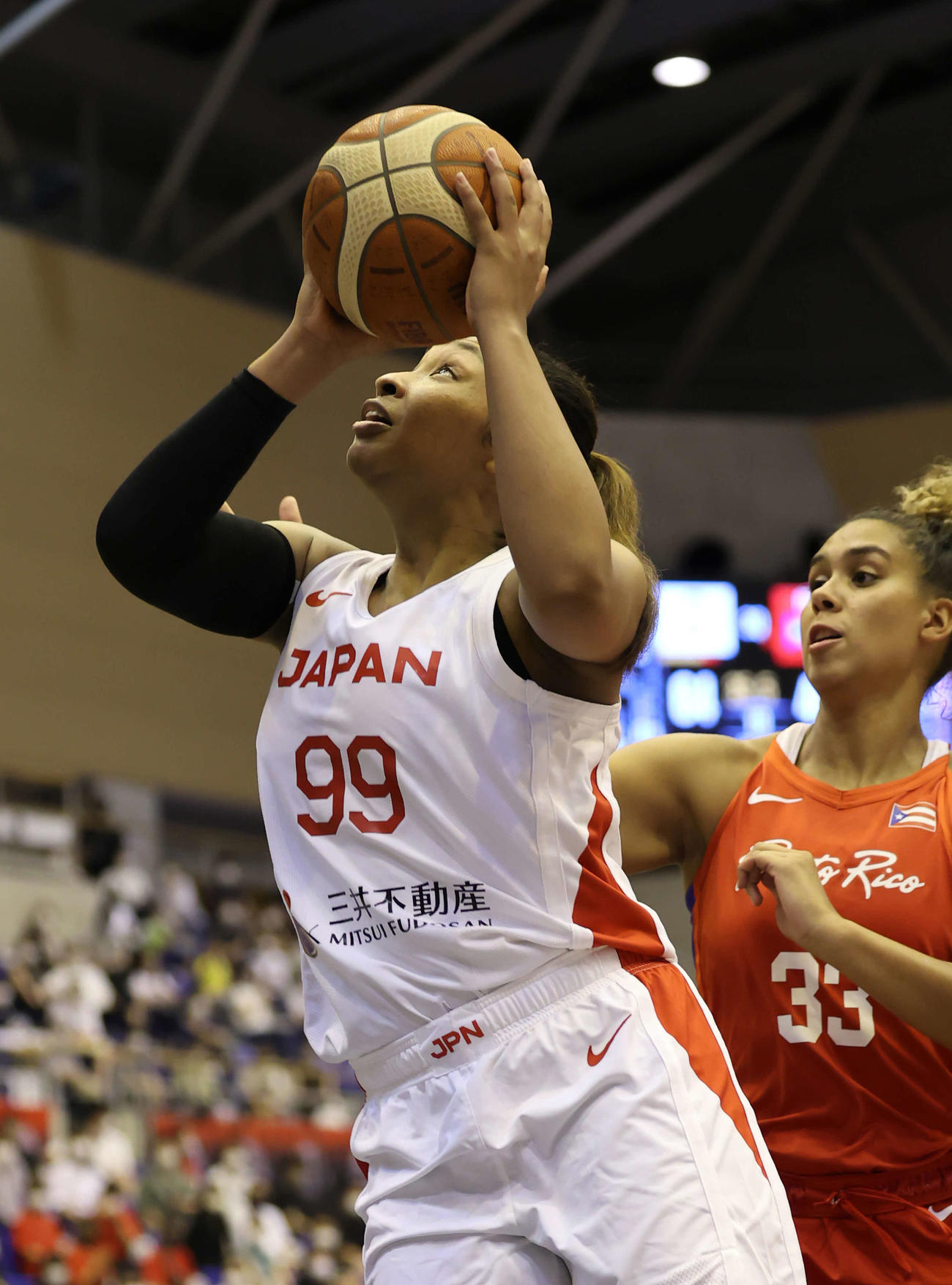 バスケットボール女子日本代表オコエ桃仁花（左）（2021年7月17日撮影）