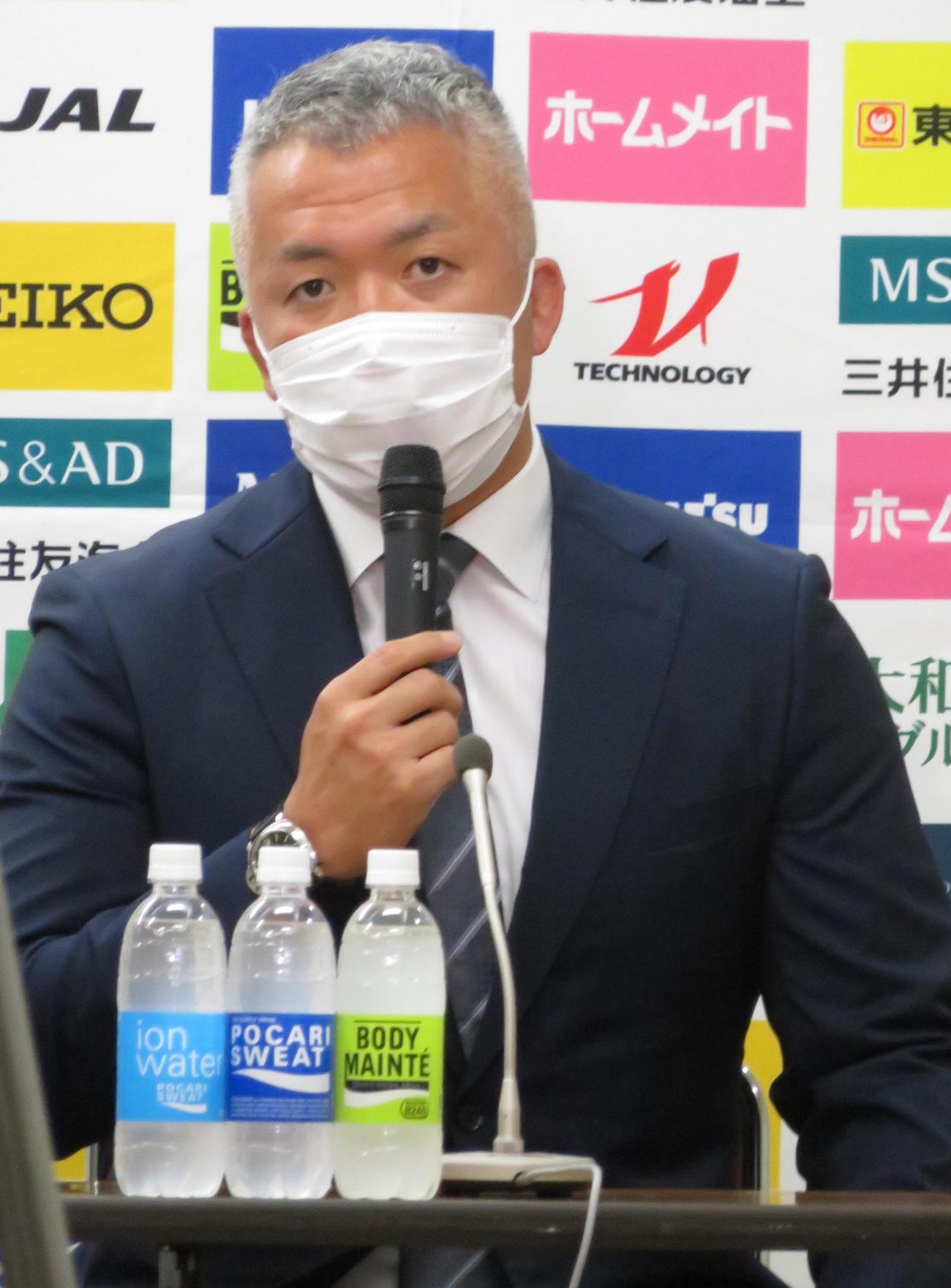 男子代表監督に就任した鈴木桂治氏（撮影・峯岸佑樹）
