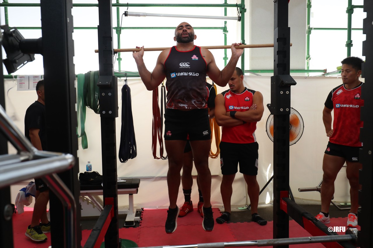 9月30日に行われた日本代表宮崎合宿の練習でトレーニングを行うリーチ・マイケル（Ｃ）JRFU