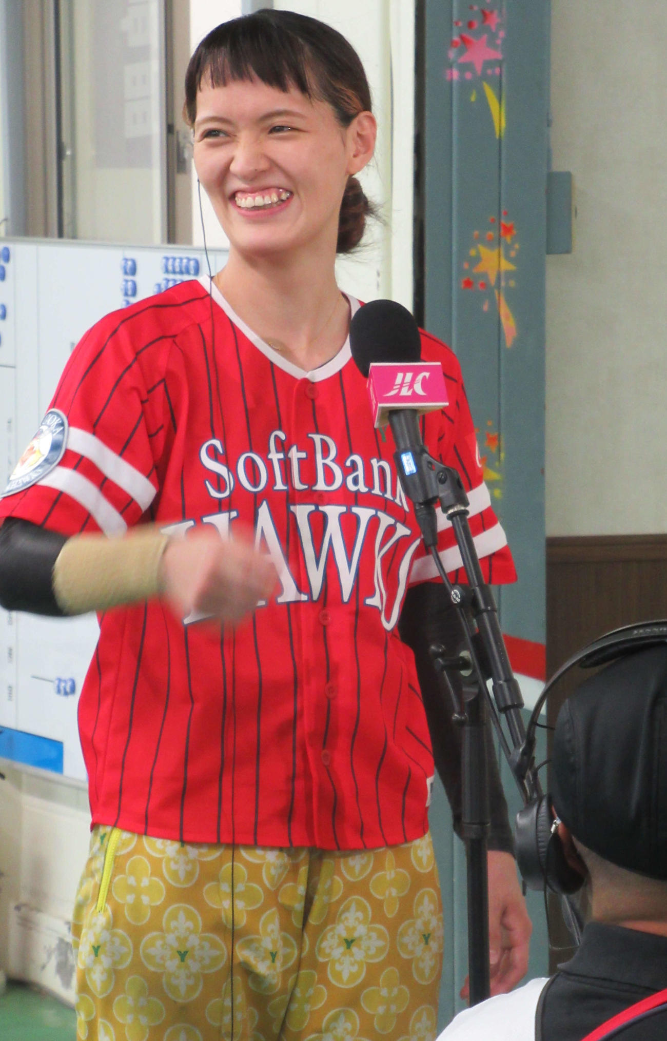 無傷の4連勝を飾り笑顔を浮かべる渡辺優美（撮影・奈島宏樹）