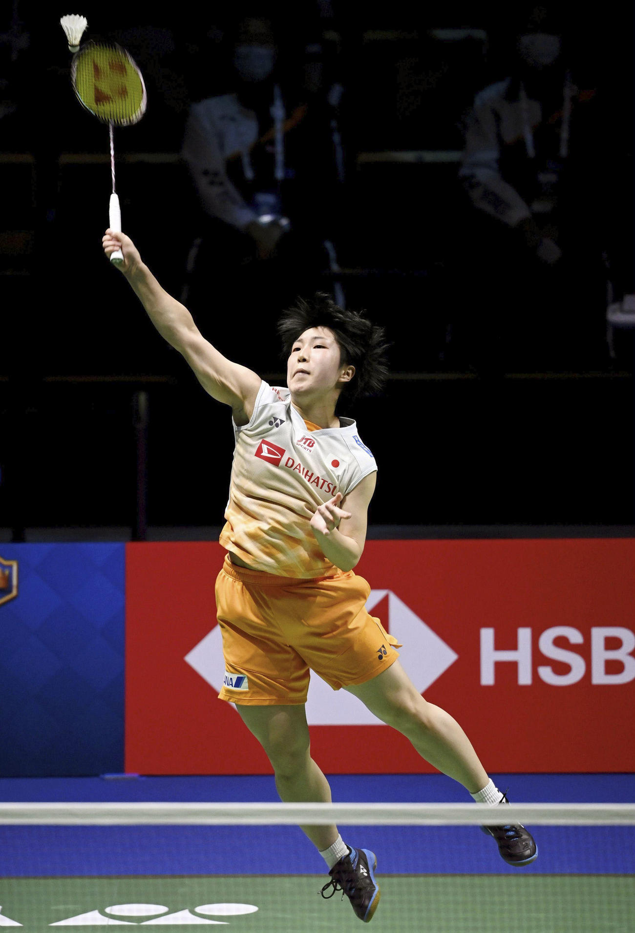 中国との決勝でプレーする女子シングルスの山口（ロイター＝共同）