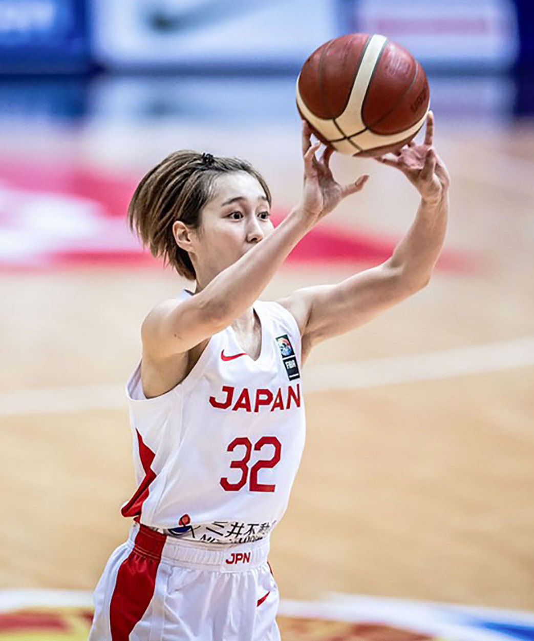 決勝の中国戦でシュートを放つ宮崎（国際バスケットボール連盟提供・共同）