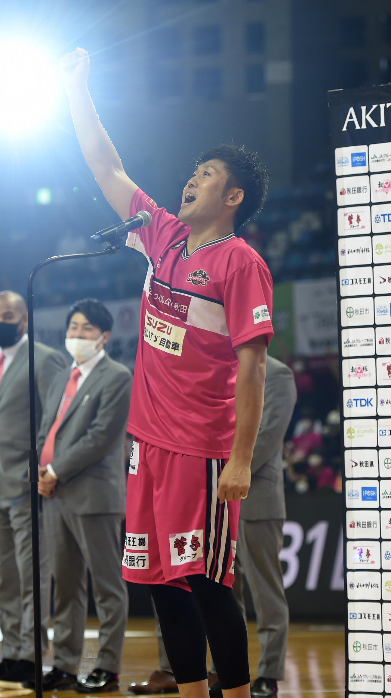 秋田対茨城　試合後、代名詞の「おいさー」を叫ぶ秋田田口（撮影・山田愛斗）