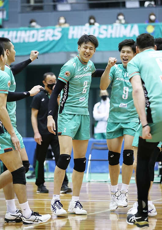 JTの小野寺太志（中央）