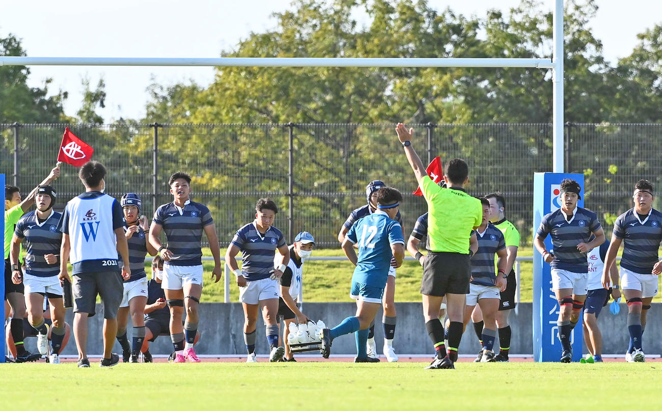 近大に敗れ肩を落とす同大フィフティーン（撮影・上田博志）