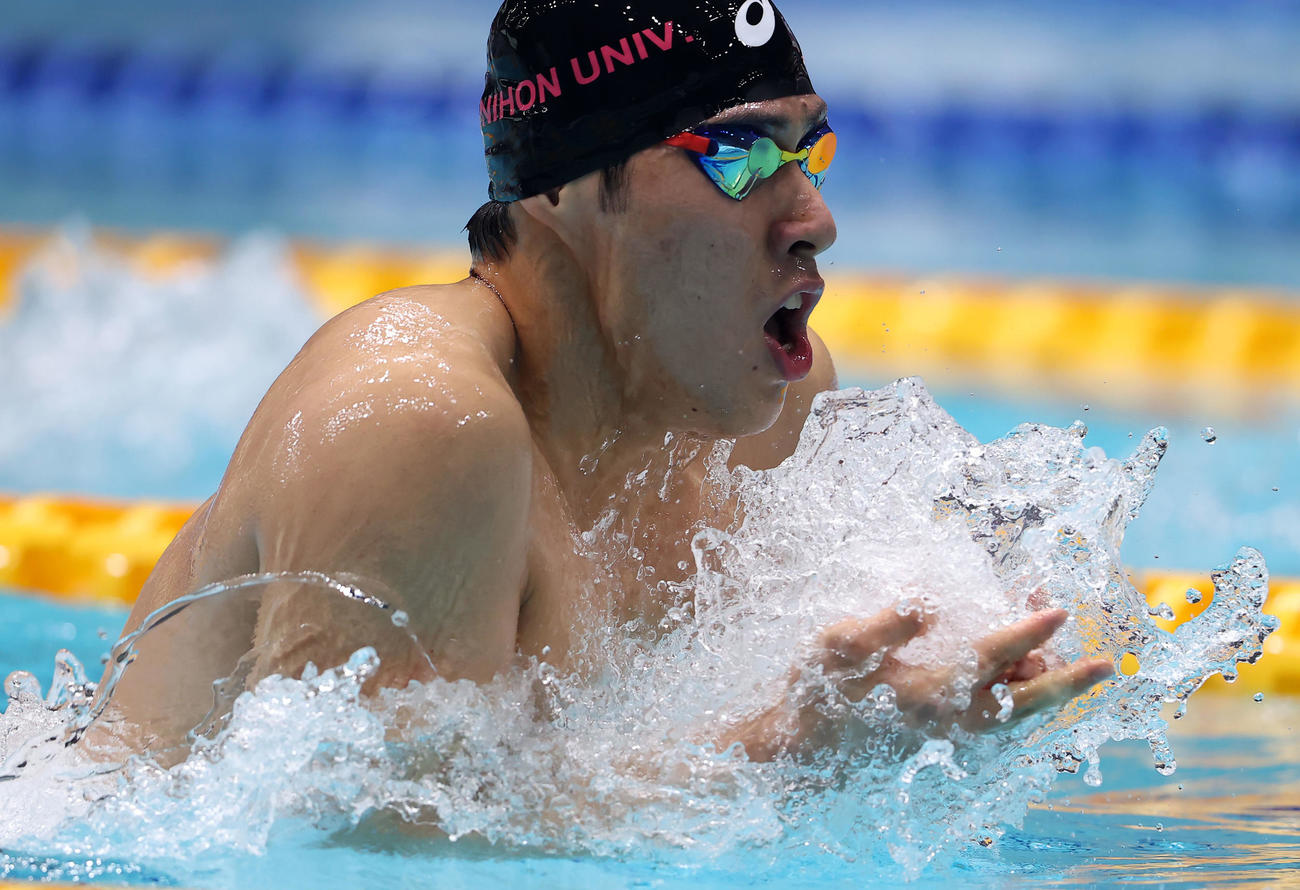 男子400メートル個人メドレー予選で、力泳する本多（撮影・浅見桂子）