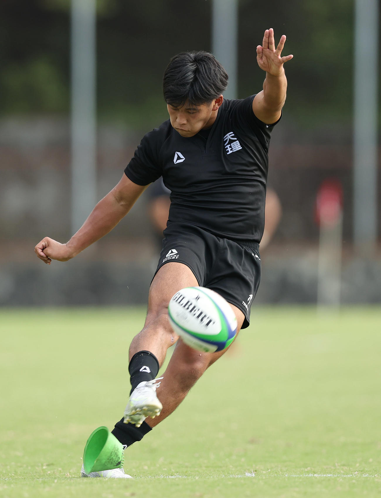 天理大対摂南大　後半、GKを決める天理大SO筒口（撮影・前田充）