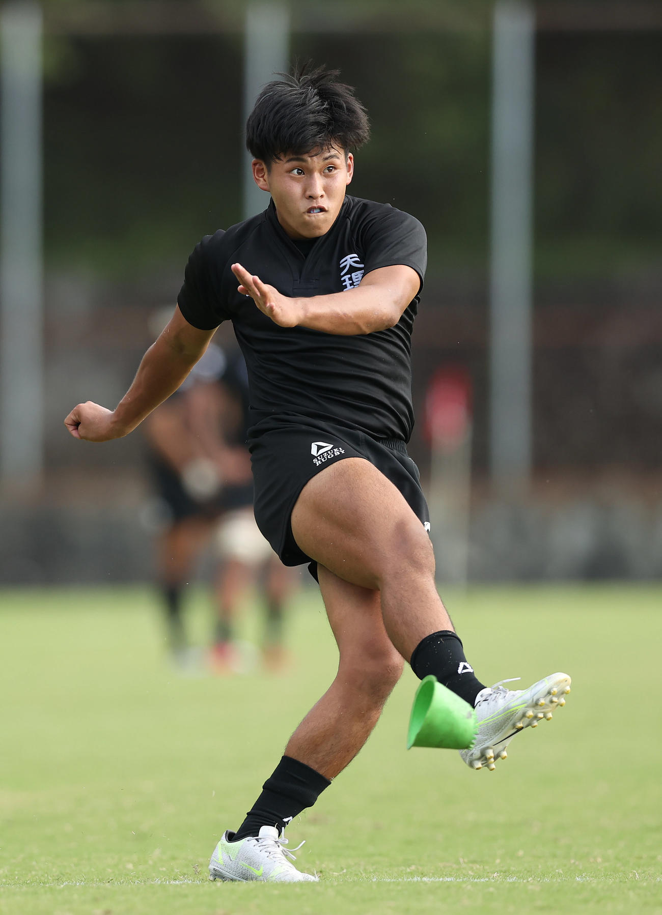 天理大対摂南大　後半、GKを決める天理大SO筒口（撮影・前田充）