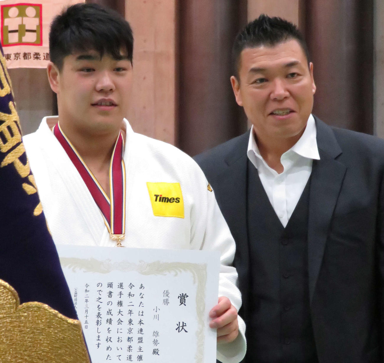 小川雄勢（左）と父直也氏（2020年3月15日撮影）