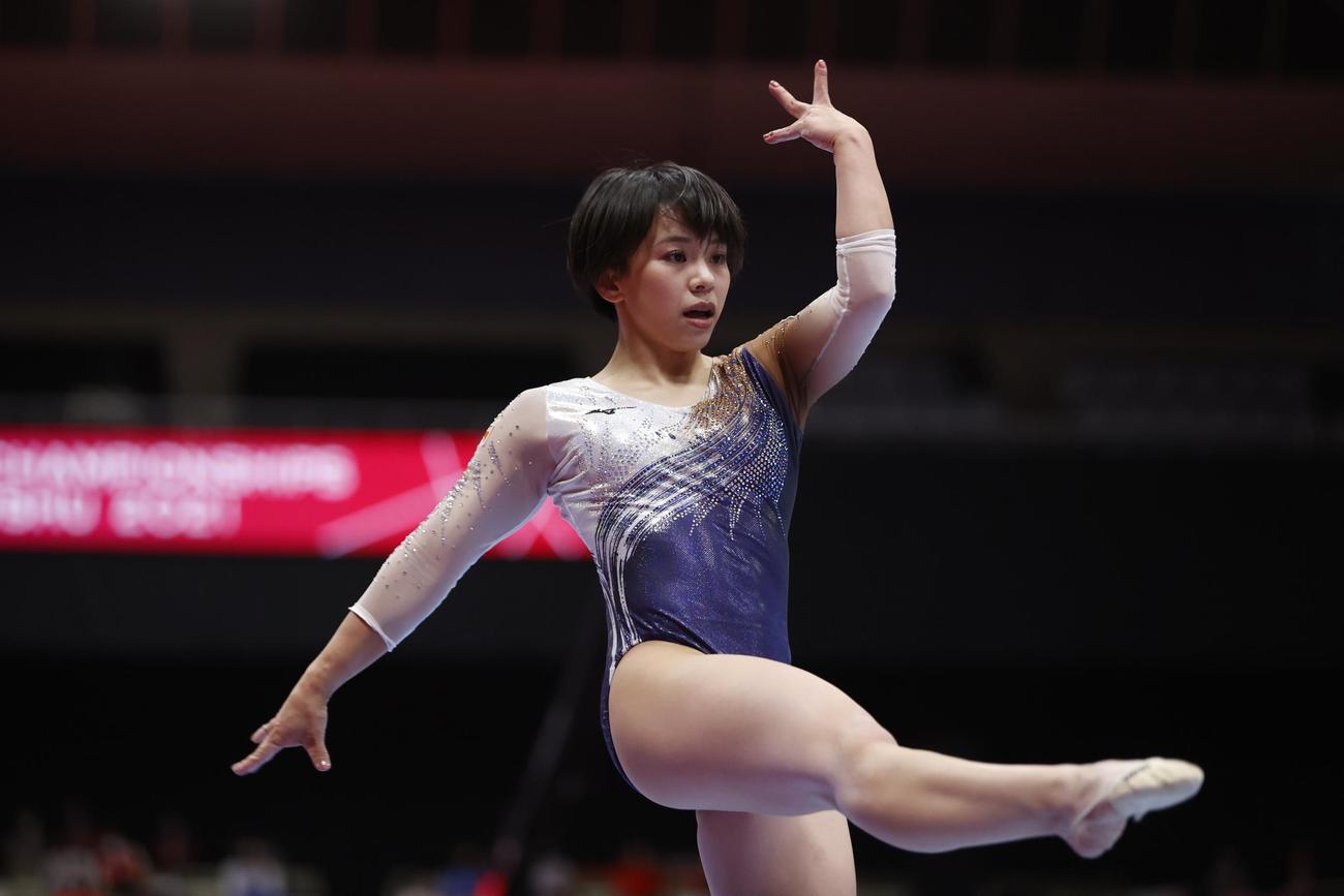 女子予選　村上の床運動（代表撮影）