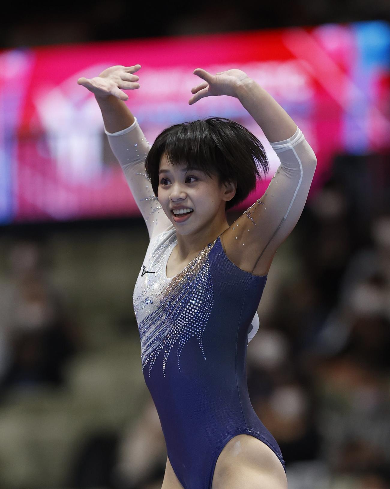女子予選　村上の床運動（代表撮影）